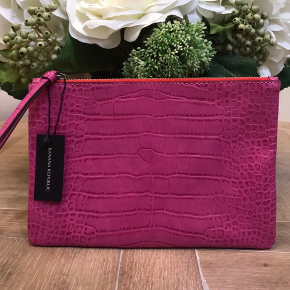 NWT Banana Republic Medium Vegan Leather Zip Pouch - Picture 1 of 7